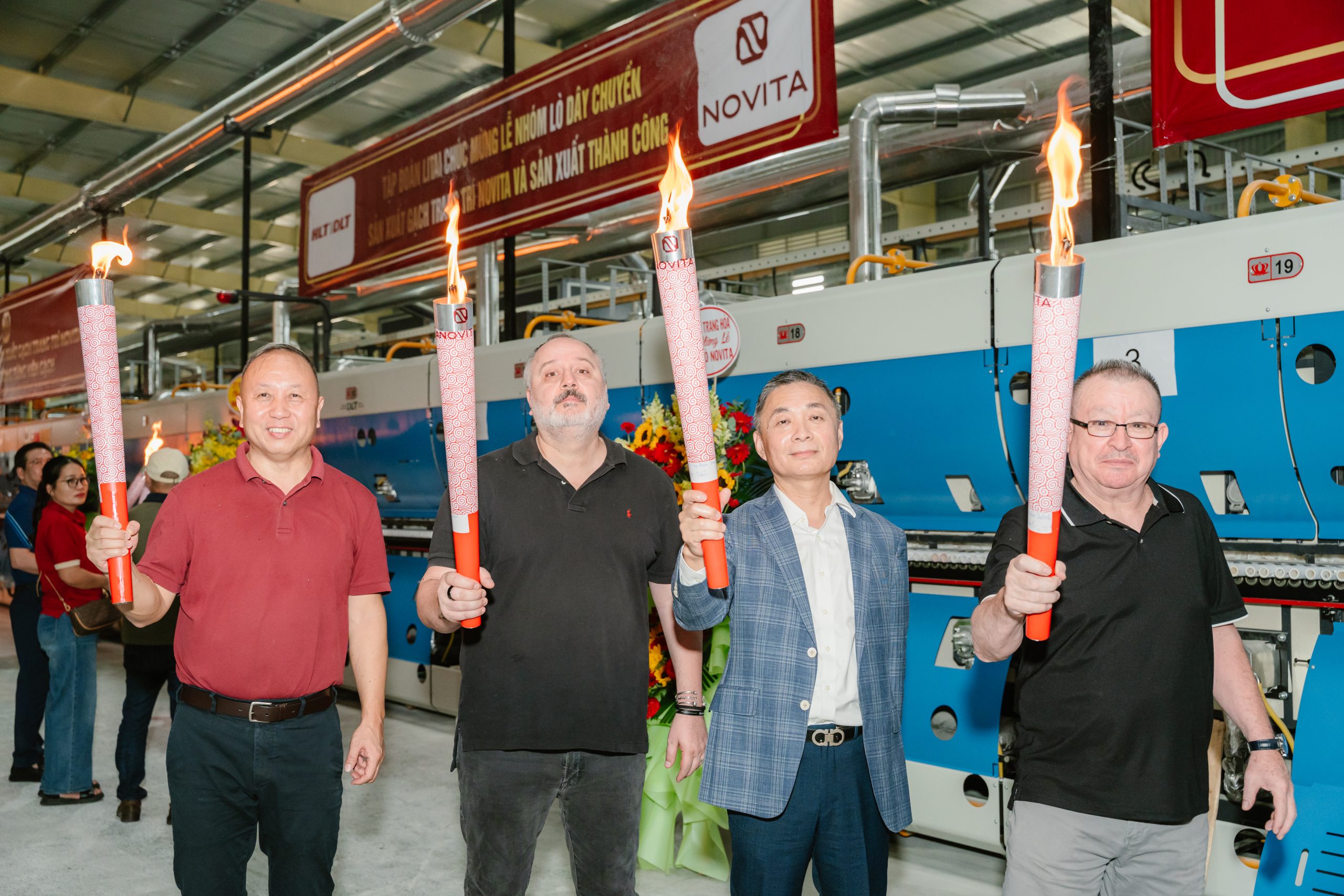 Hình ảnh Đối tác Novita diễn ra tại nhà máy gốm sứ hiện đại