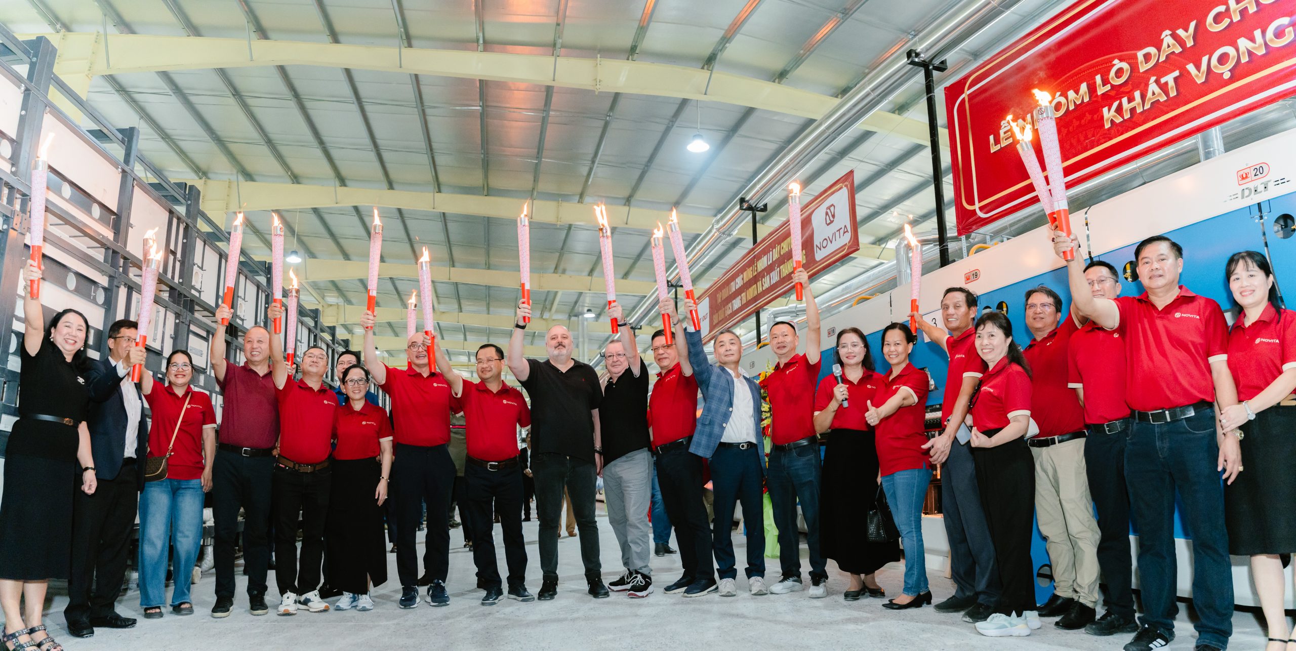 Không khí trang trọng tại lễ nhóm lò đối tác Novita