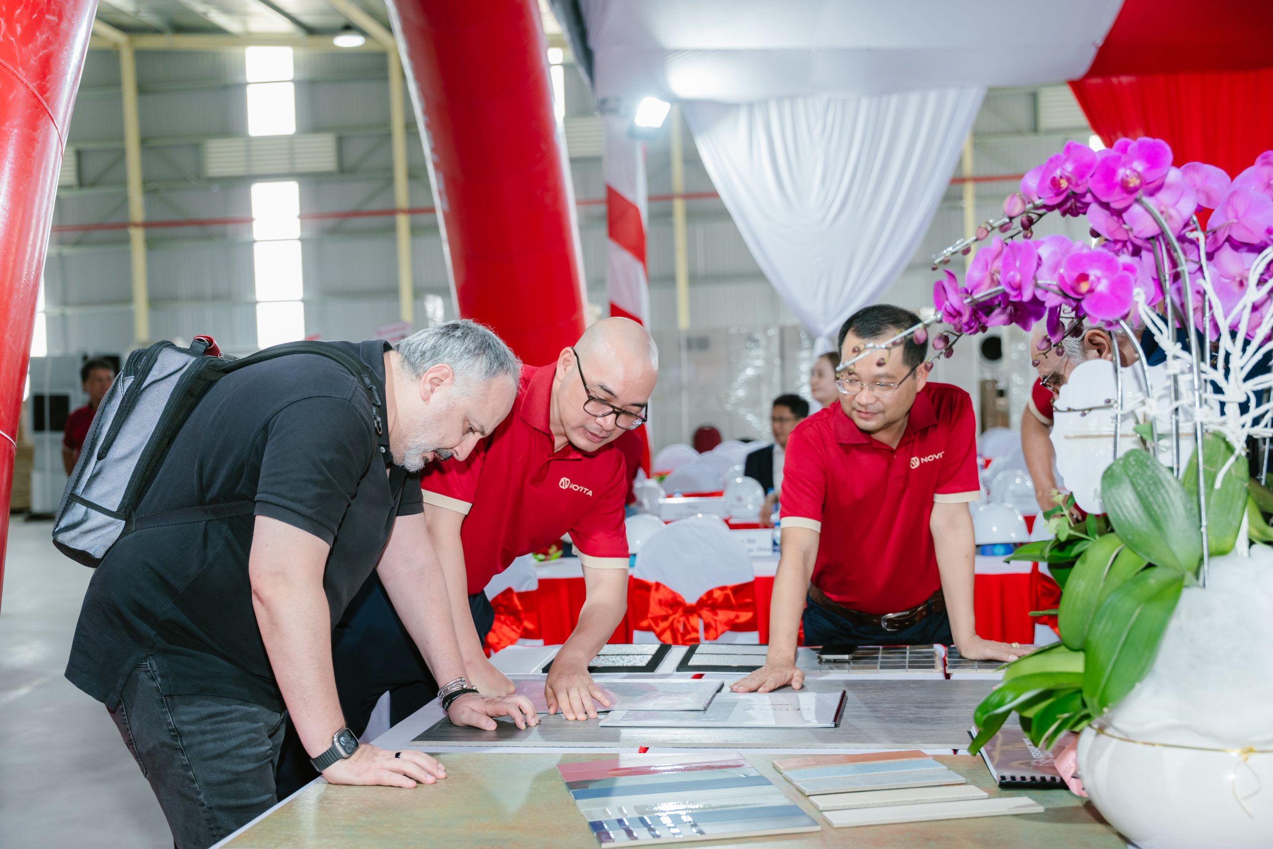 Không khí ấm cúng và trang trọng tại lễ nhóm lò Novita