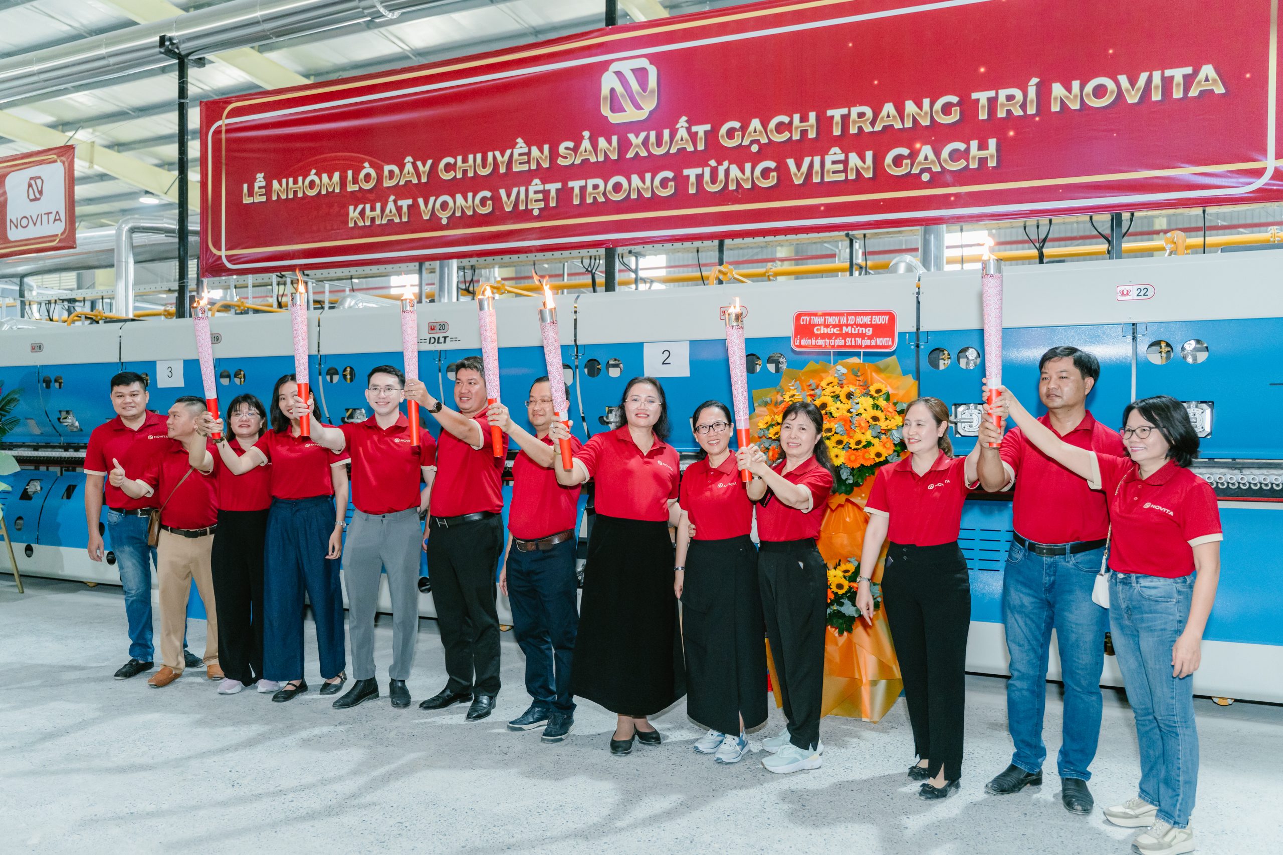 Khoảnh khắc khai lò trong lễ nhóm lò đối tác Novita