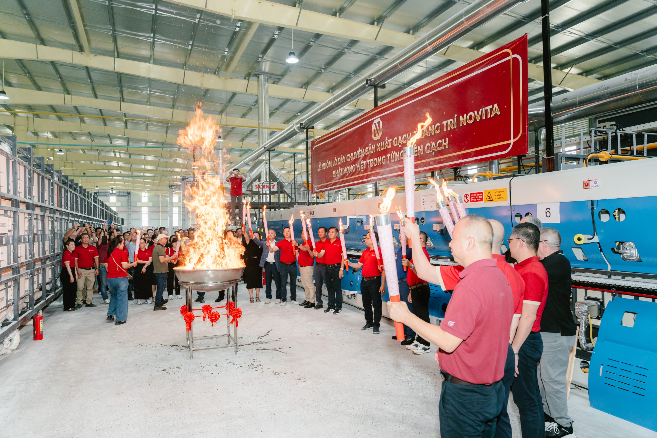 Hình ảnh toàn cảnh buổi lễ nhóm lò đối tác Novita tại nhà máy gạch